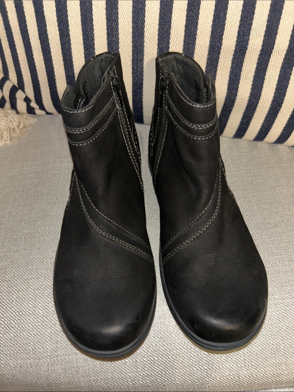 Clarks Women Black booties